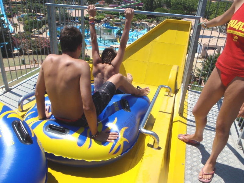 Village Camps International Summer Camp Ard&egrave;che, France 2019-07-26 https://www.villagecamps.com/journals_admin/images/20-10-Slav and Eric enter The Wave.jpg